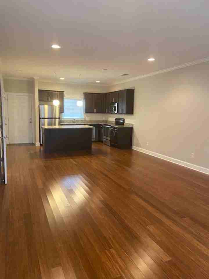 607 E Broad St - Photo 4 of 13