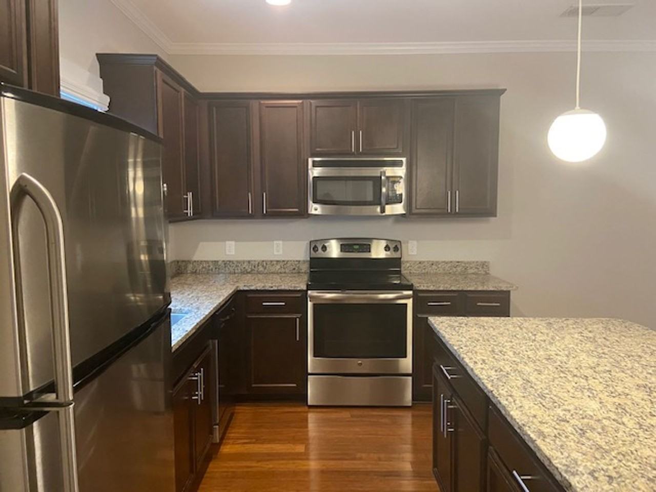 607 E Broad St - Photo 5 of 13