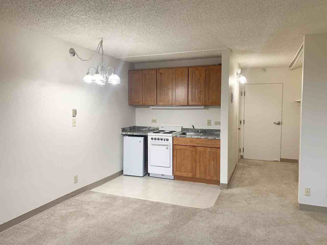 Life Manor Parkside - Photo 7 of 16