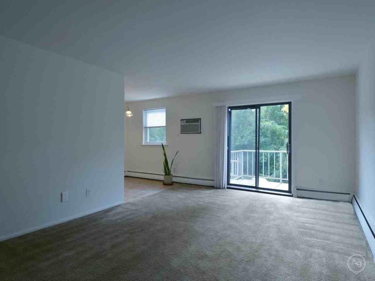 Ridgeway Court Apartments - Photo 5 of 17