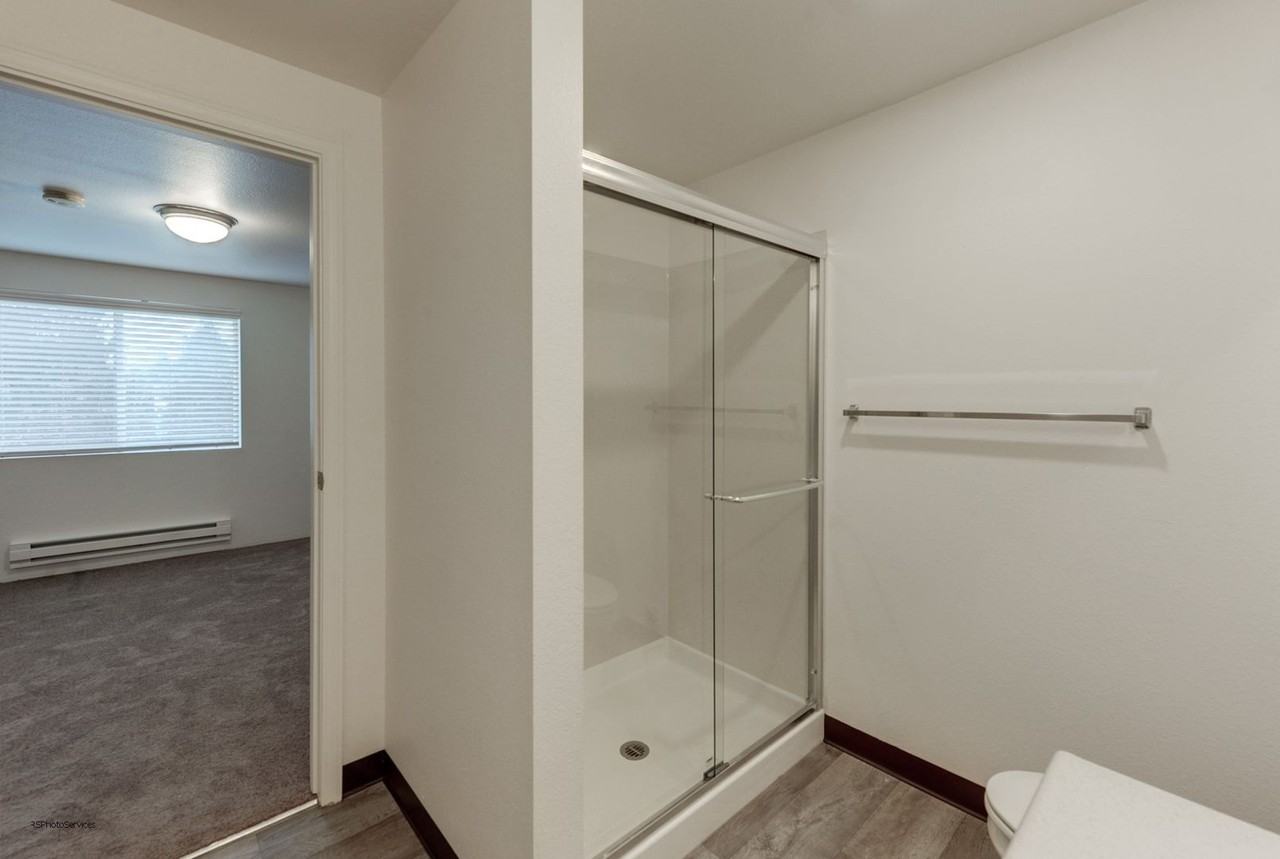 Up to 8 - Photo 6 of 36