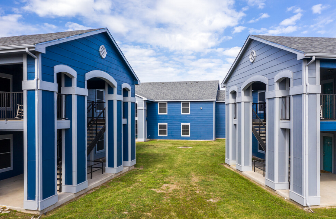 Stoneleigh Apartment Homes - Photo 2 of 50