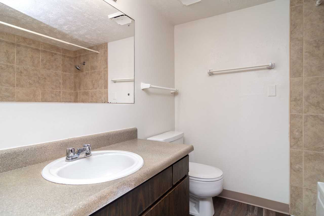 Cottonwood Apartments - Photo 5 of 17