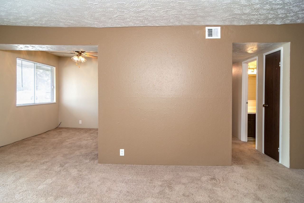 800 N 34th St #19 - Photo 5 of 9
