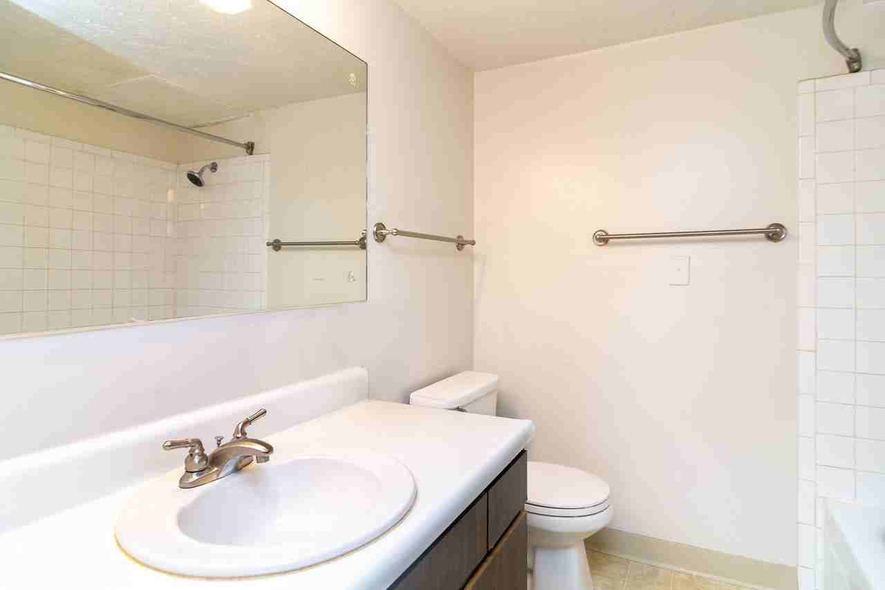 800 N 34th St #19 - Photo 6 of 9