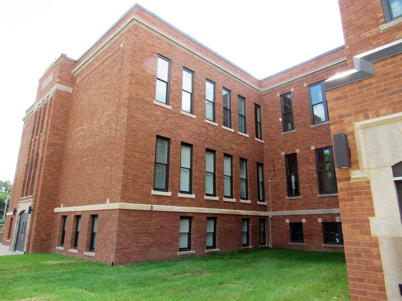 Everett School Apartments - Photo 2 of 13