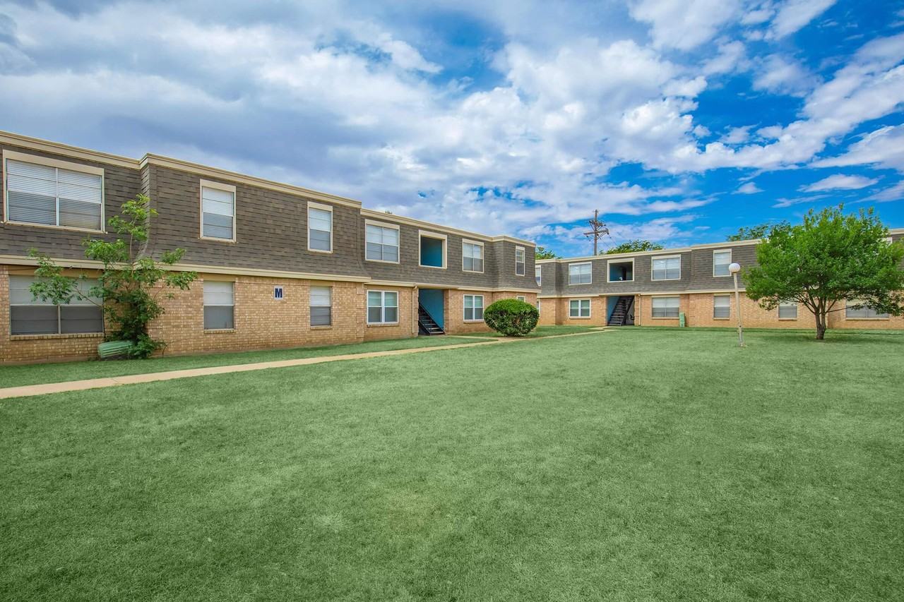 Lakeway Apartments - Photo 4 of 31