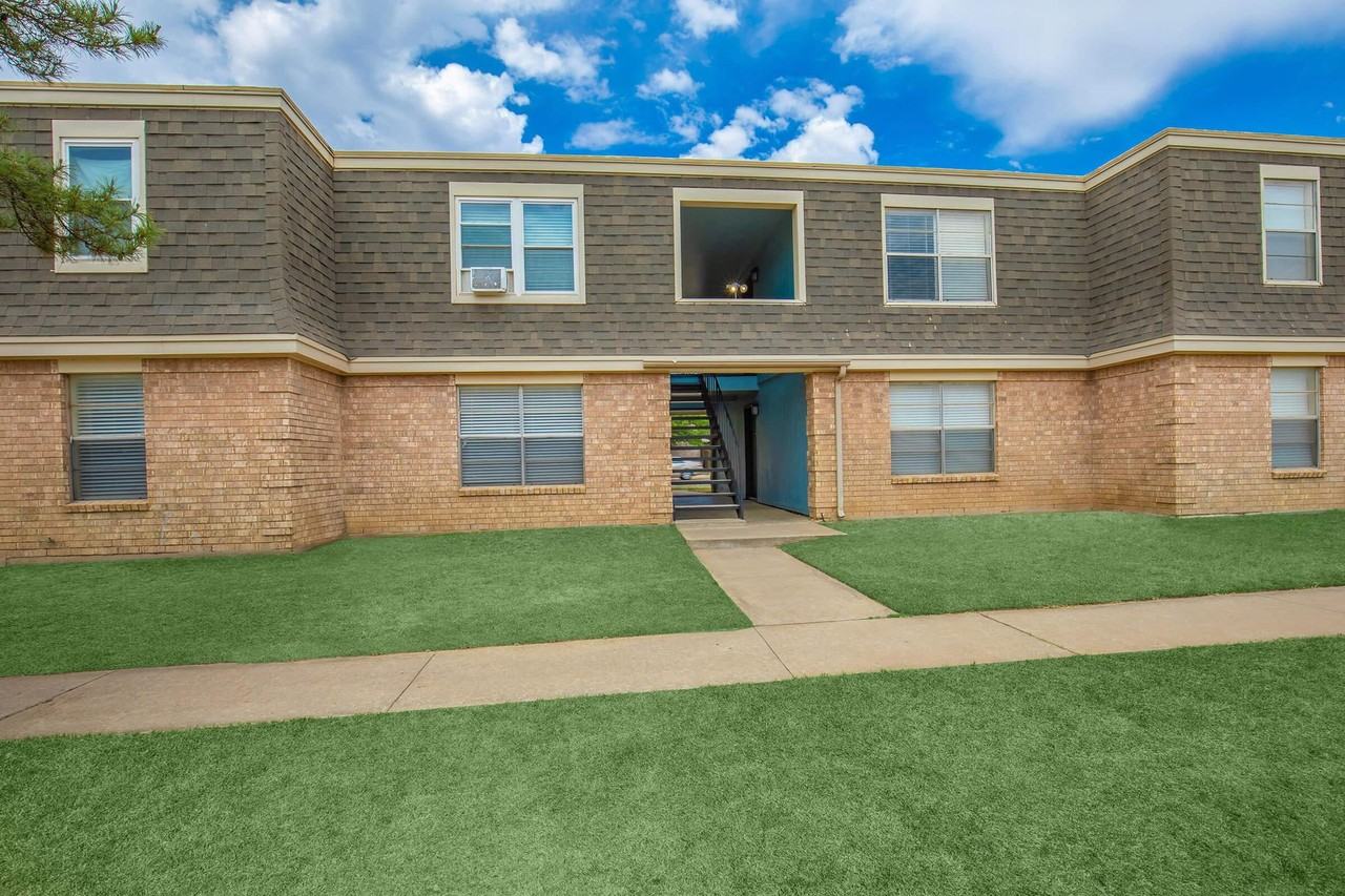 Lakeway Apartments - Photo 5 of 31