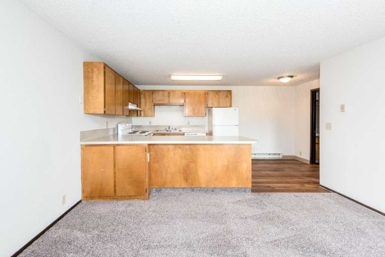 Large One Bedroom Close to Vancouver Mall - Photo 2 of 7