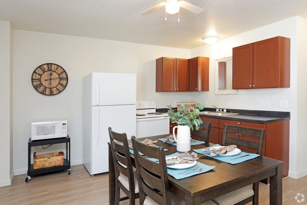 Twin Eagles East - Photo 2 of 9