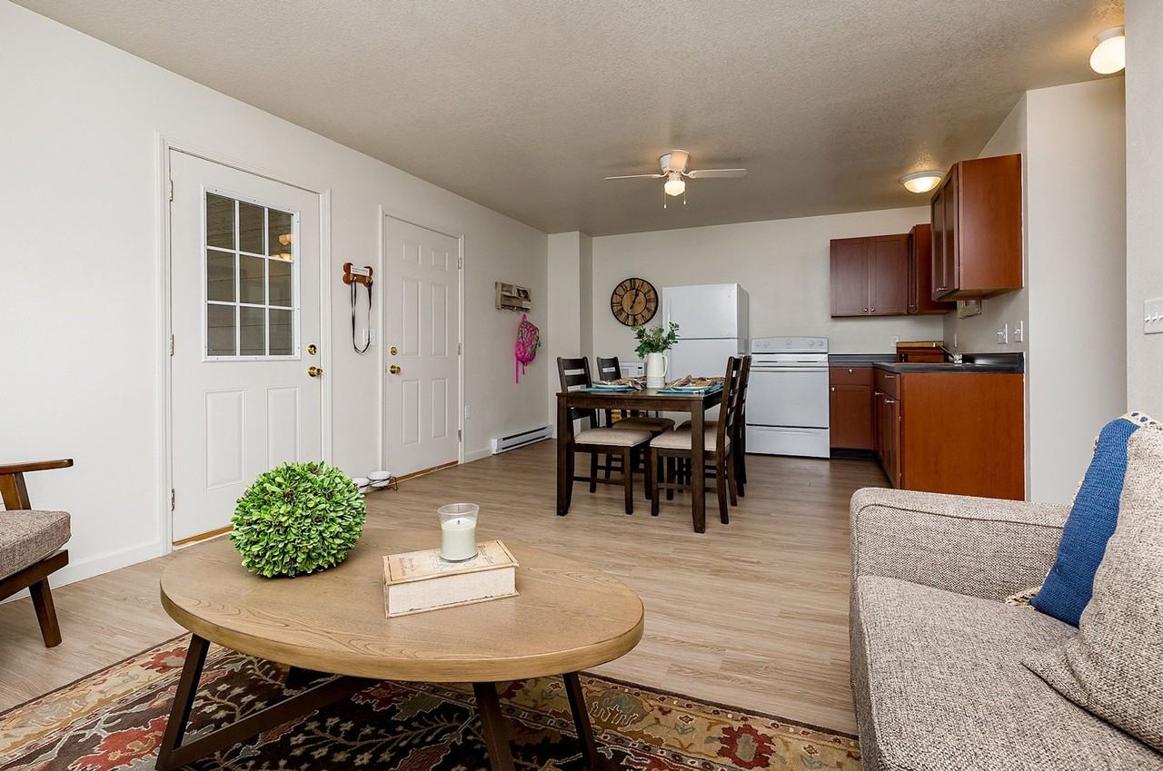 Twin Eagles East - Photo 3 of 9