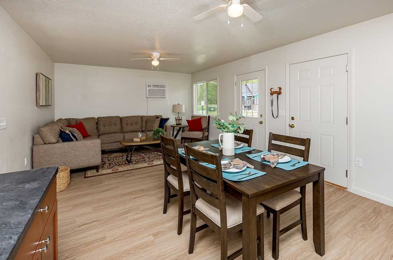 Twin Eagles East - Photo 4 of 9