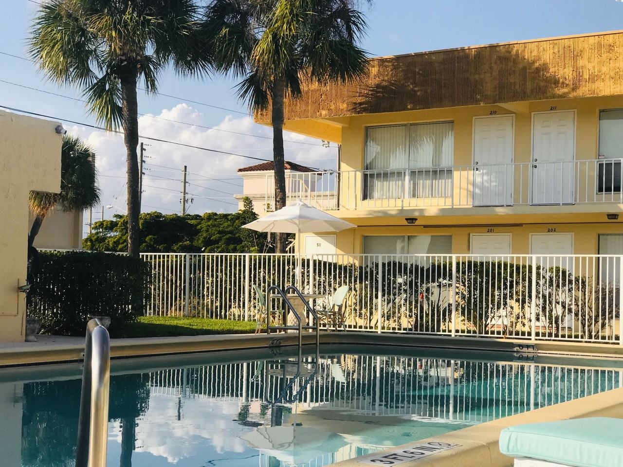 Whispering Palms Apartment Homes - Photo 2 of 43