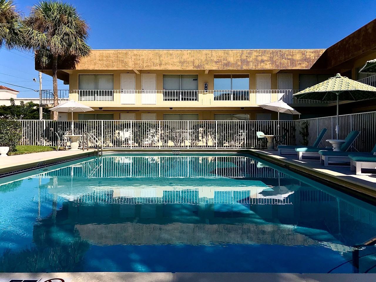 Whispering Palms Apartment Homes - Photo 3 of 43