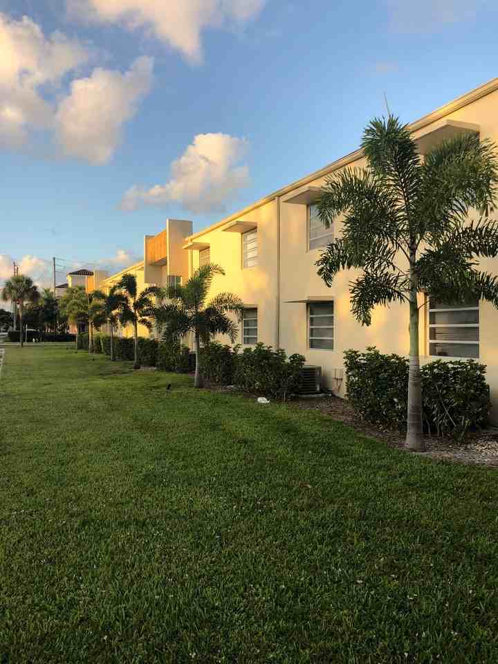 Whispering Palms Apartment Homes - Photo 6 of 43