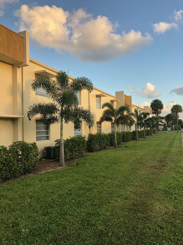 Whispering Palms Apartment Homes - Photo 7 of 43