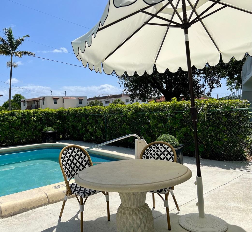 Del Rio Apartment Homes Apartments 480 W Camino Real, Boca Raton, FL