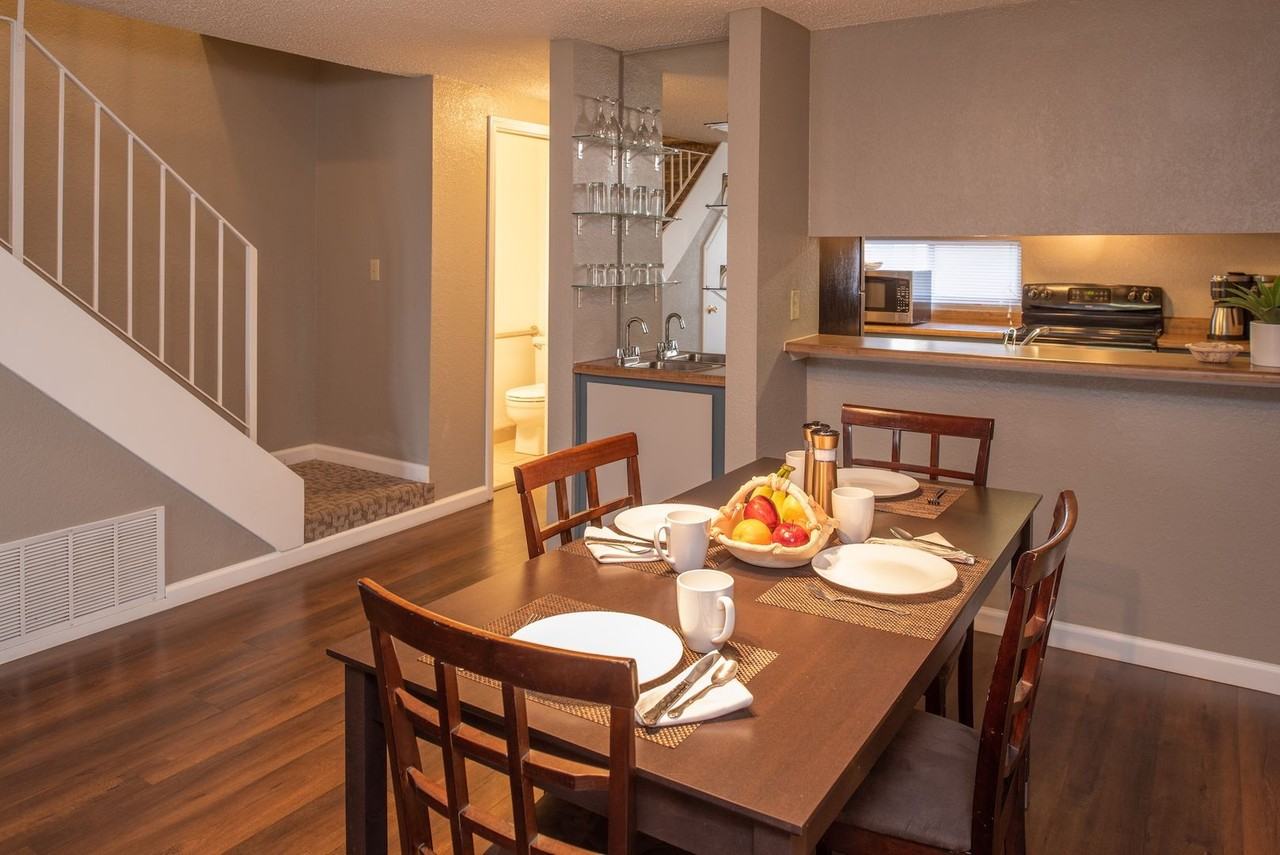 Victorian Villas Apartments - Photo 4 of 27