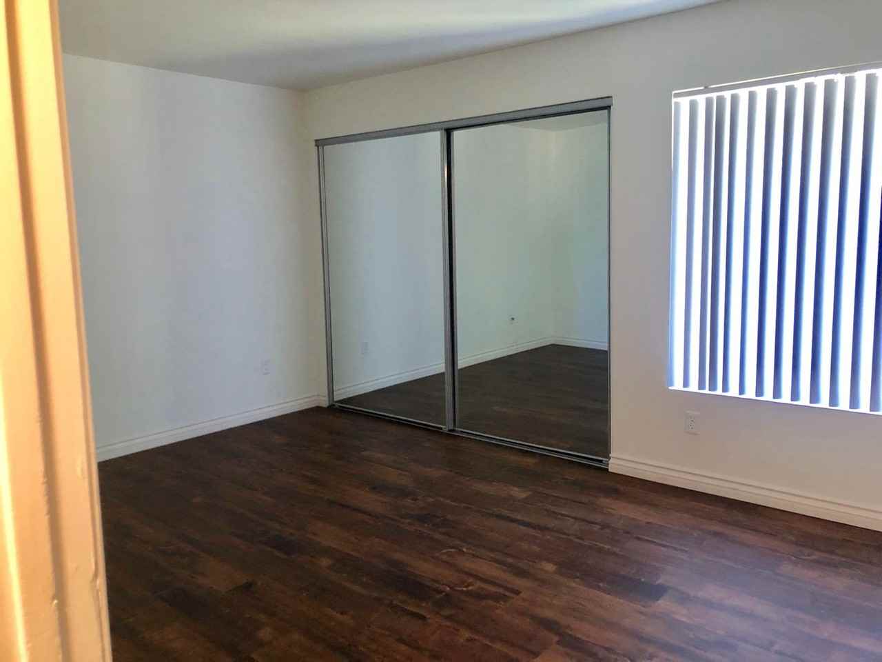 371 N. Powell Ave - Photo 4 of 30