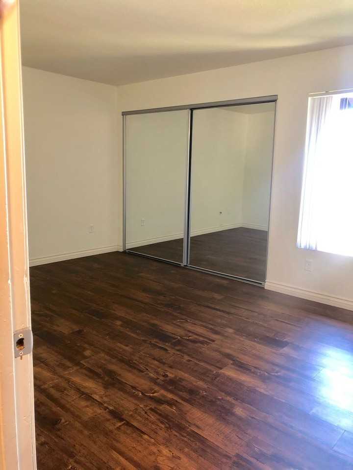 371 N. Powell Ave - Photo 5 of 30