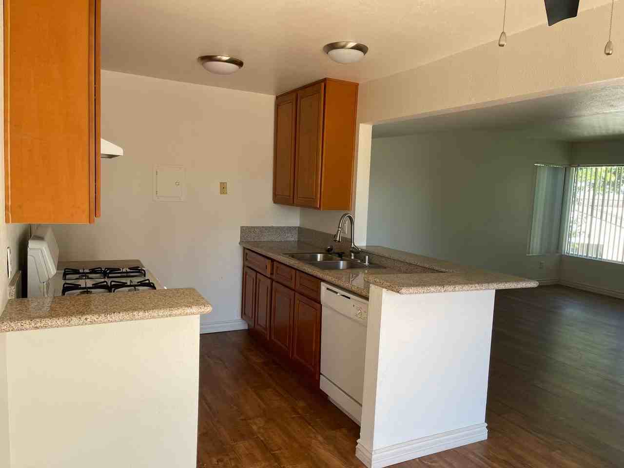 371 N. Powell Ave - Photo 6 of 30