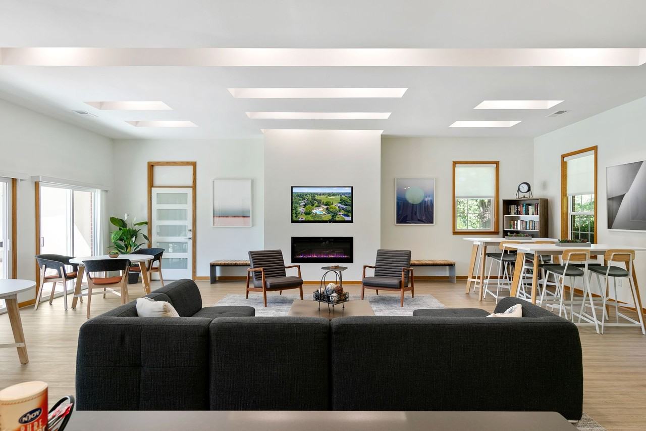 Manor House Apartments - Photo 4 of 28