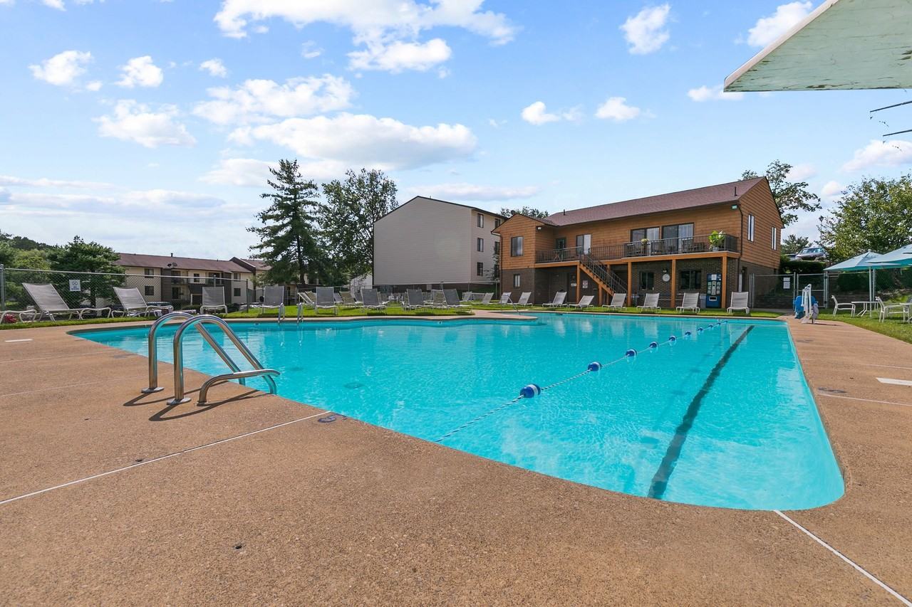 Roxalana Hills Apartments - Photo 4 of 19