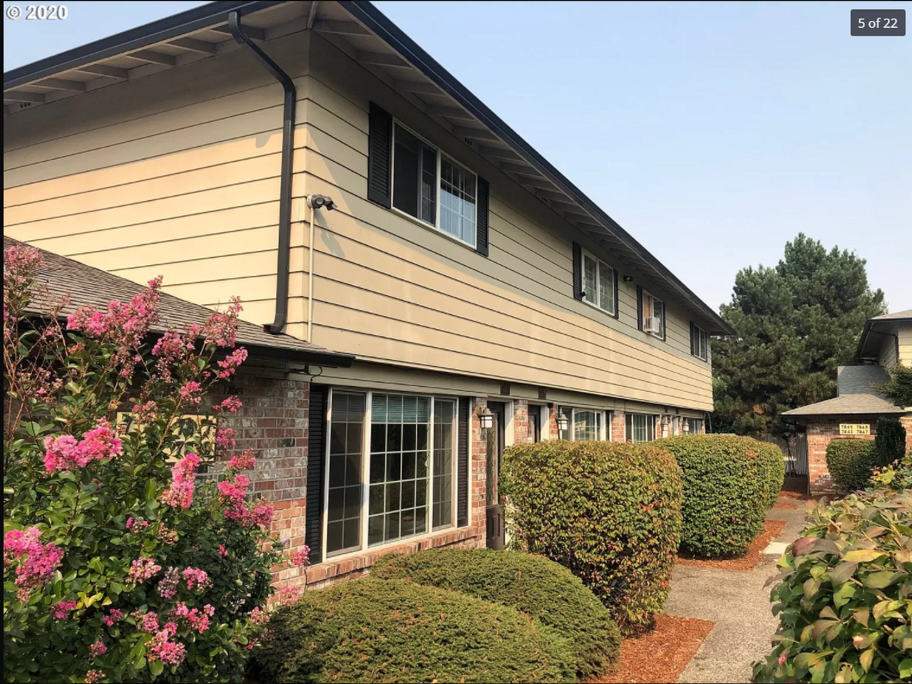 Manor Townhomes - Photo 5 of 11