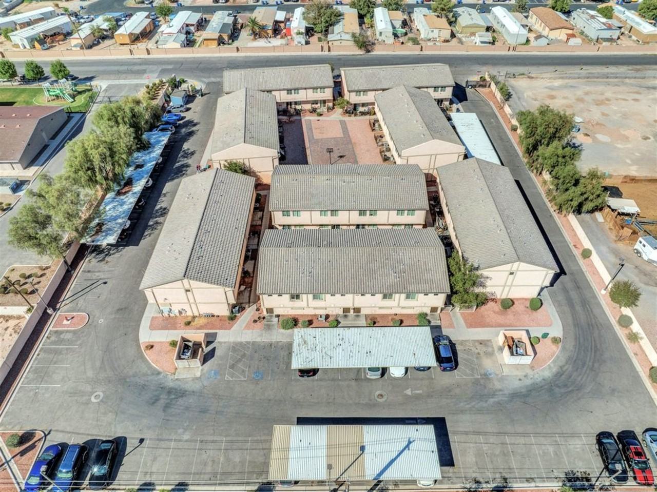 Large Renovated 3 - Photo 4 of 19