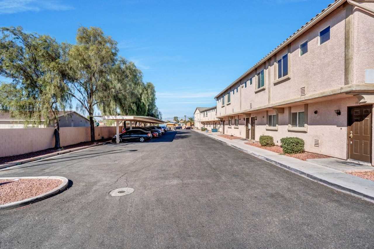 Large Renovated 3 - Photo 5 of 19