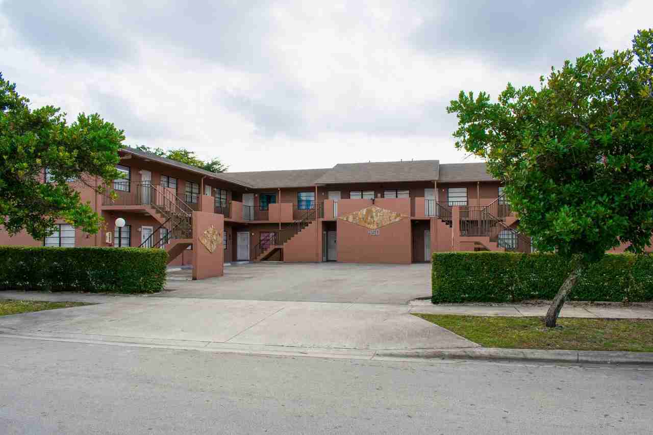 Eastland Manor - Photo 7 of 9