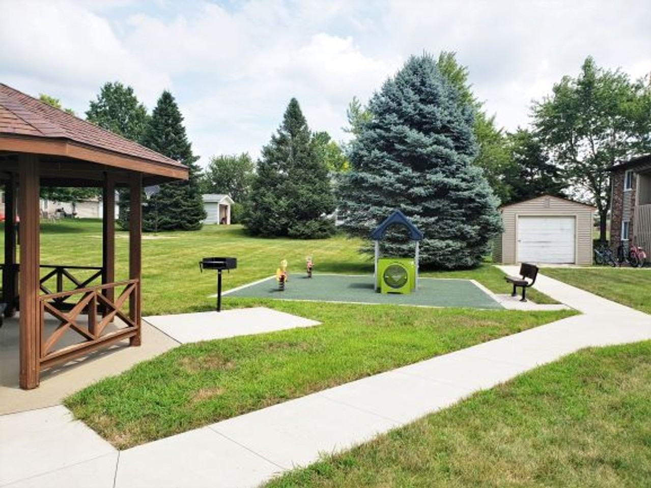 Burbank Village Apartments - Photo 2 of 3