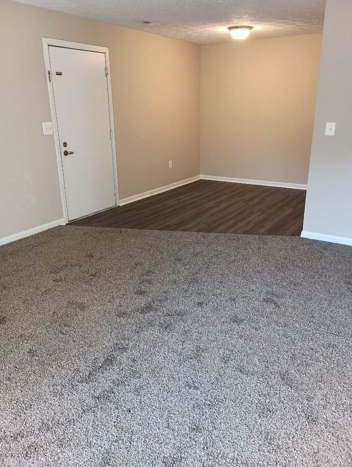 185 - COUNTRY VIEW APARTMENTS - Photo 3 of 19