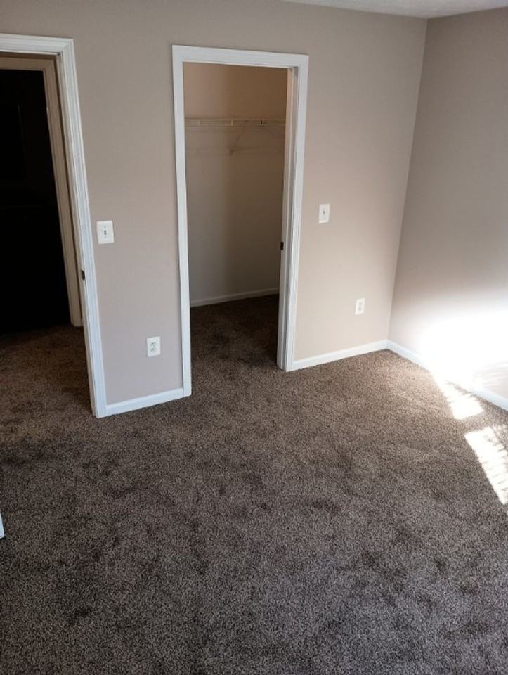 185 - COUNTRY VIEW APARTMENTS - Photo 5 of 19