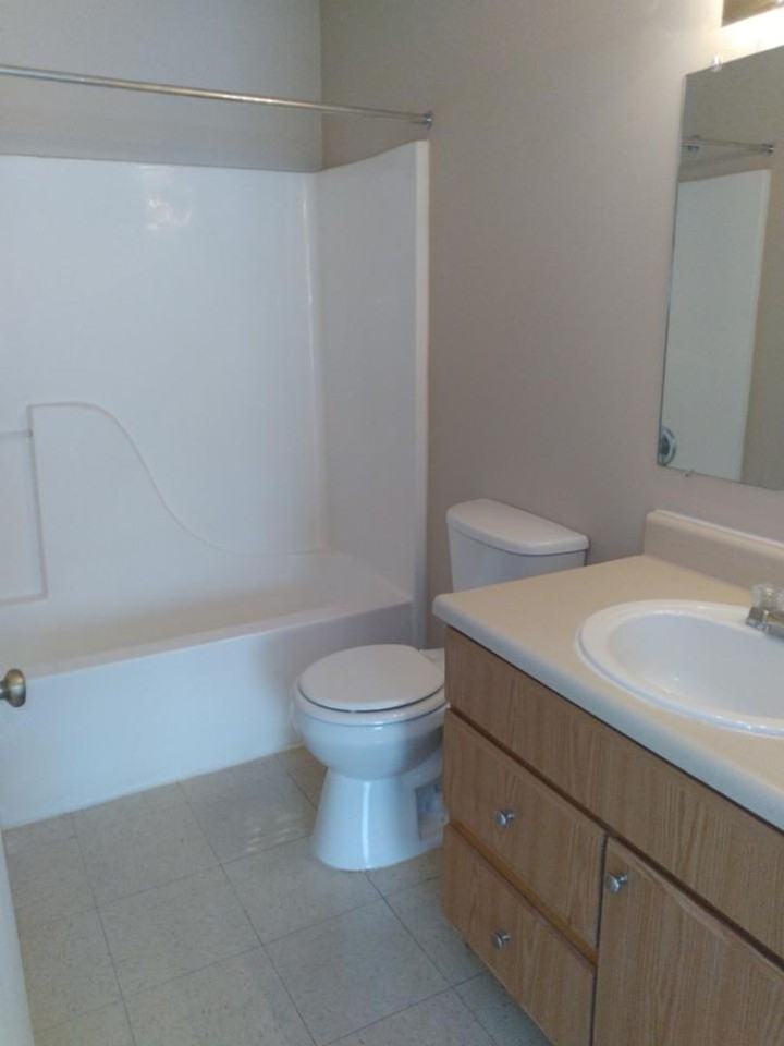 185 - COUNTRY VIEW APARTMENTS - Photo 7 of 19