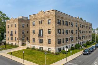Stratford Court Apartments - Photo 1 of 1