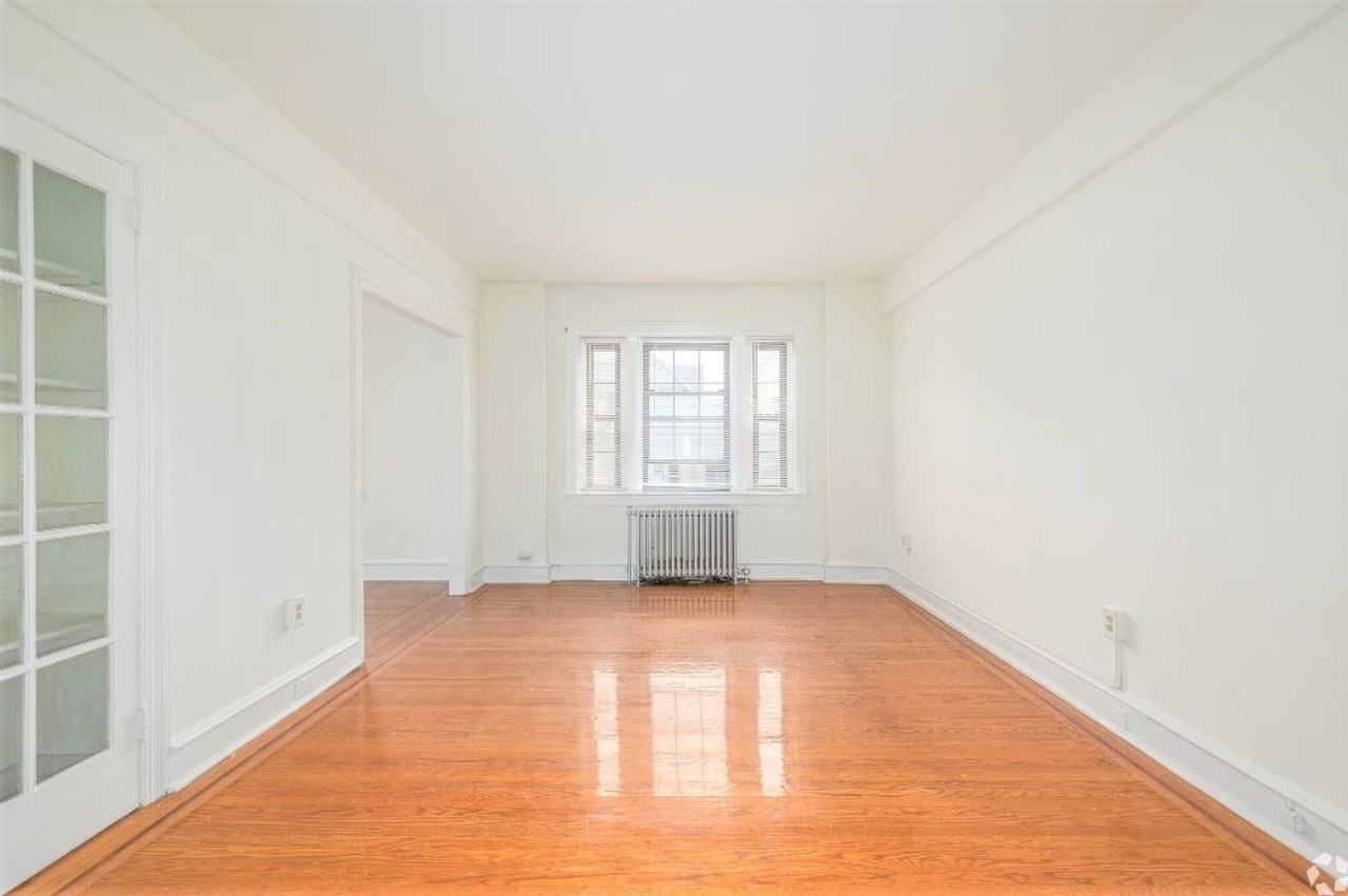 Stratford Court Apartments - Photo 7 of 26