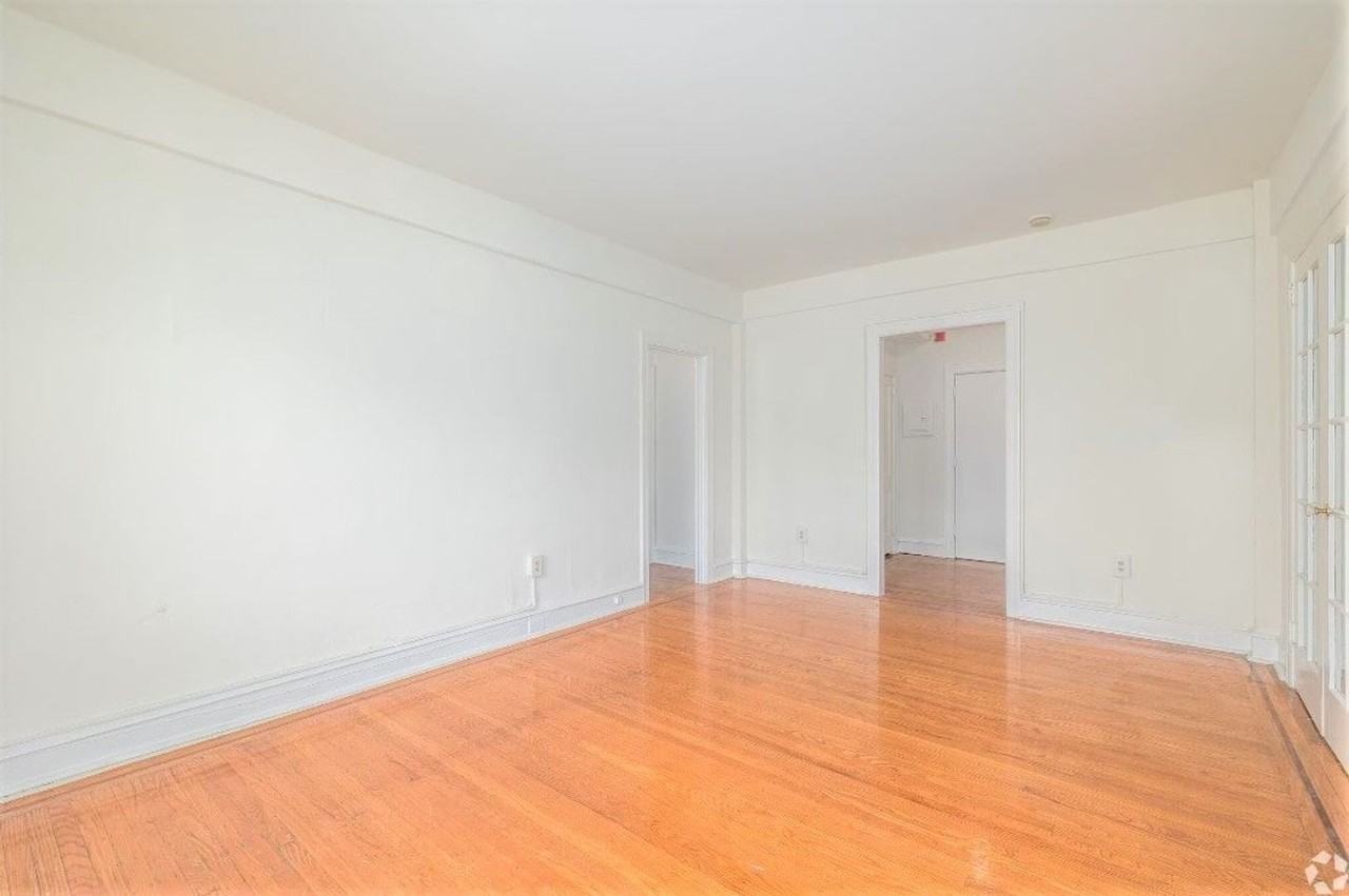 Stratford Court Apartments - Photo 7 of 26