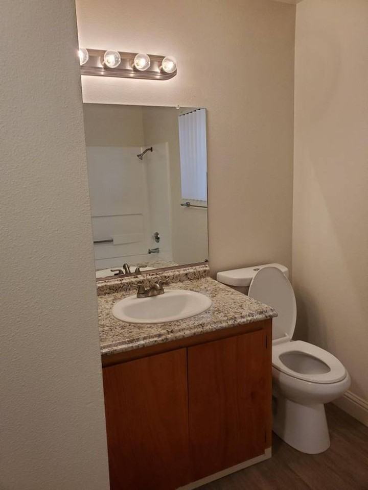 Spacious One Bedroom - Photo 3 of 10