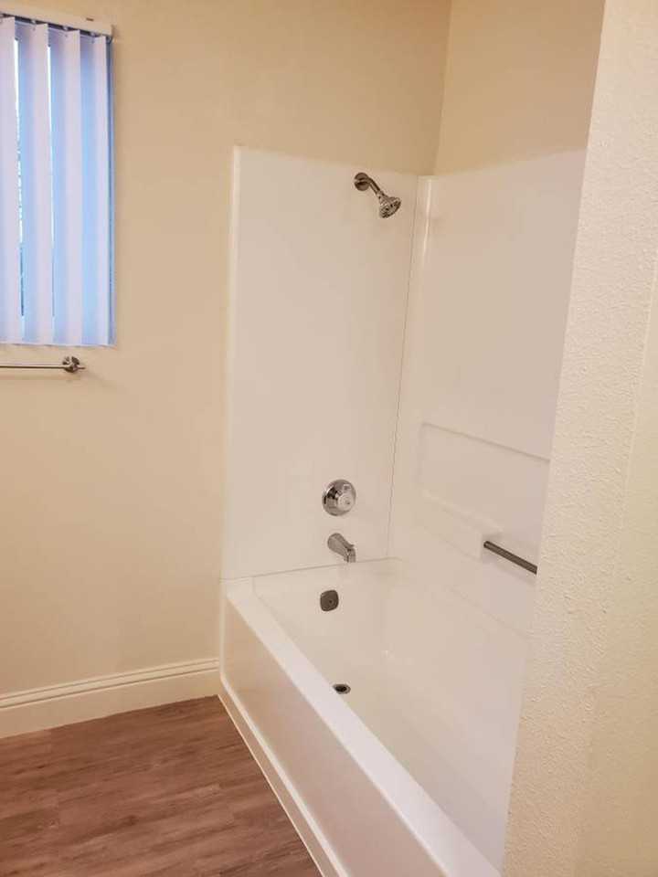 Spacious One Bedroom - Photo 7 of 10