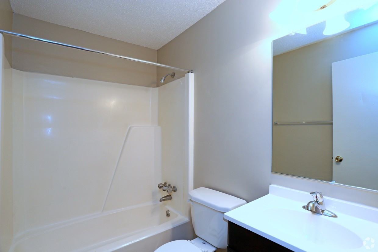 Amelia Apartment Homes - Photo 3 of 28