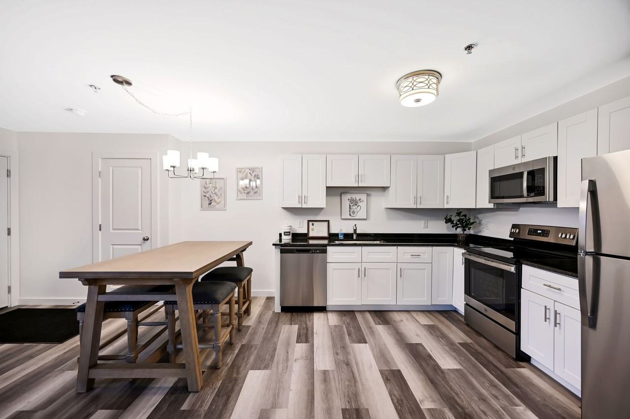 Modern Spacious Apartments - Photo 4 of 50