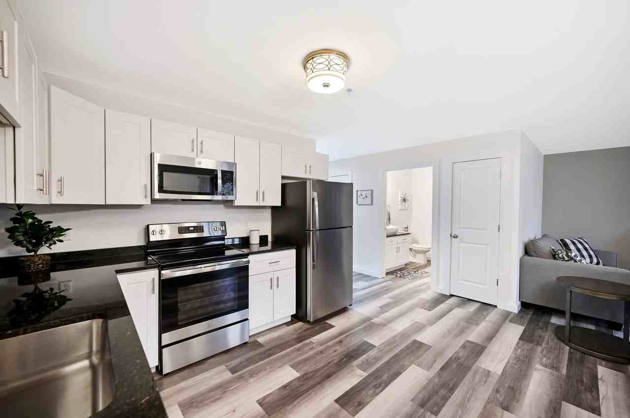 Modern Spacious Apartments - Photo 5 of 50