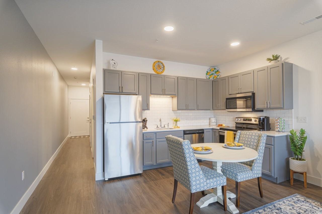 Bend Apartments - Photo 4 of 50