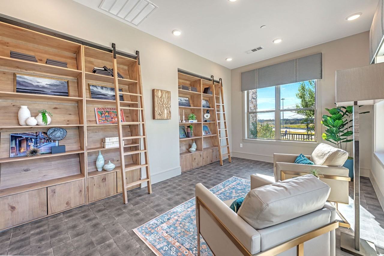 The Luxe at Las Colinas - Photo 5 of 18