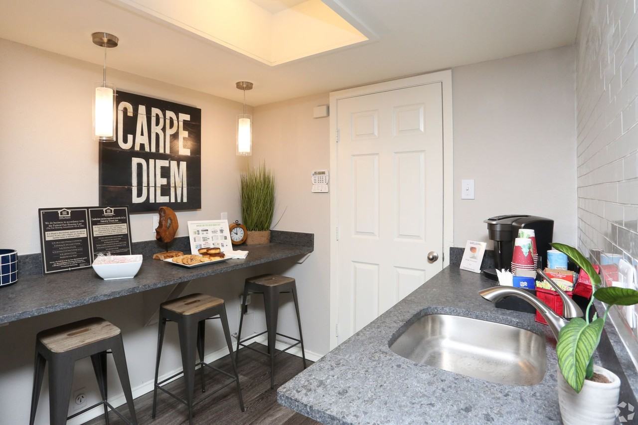 502 North - Move in Today! - Photo 2 of 50