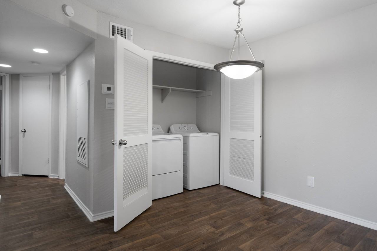 502 North - Move in Today! - Photo 3 of 50