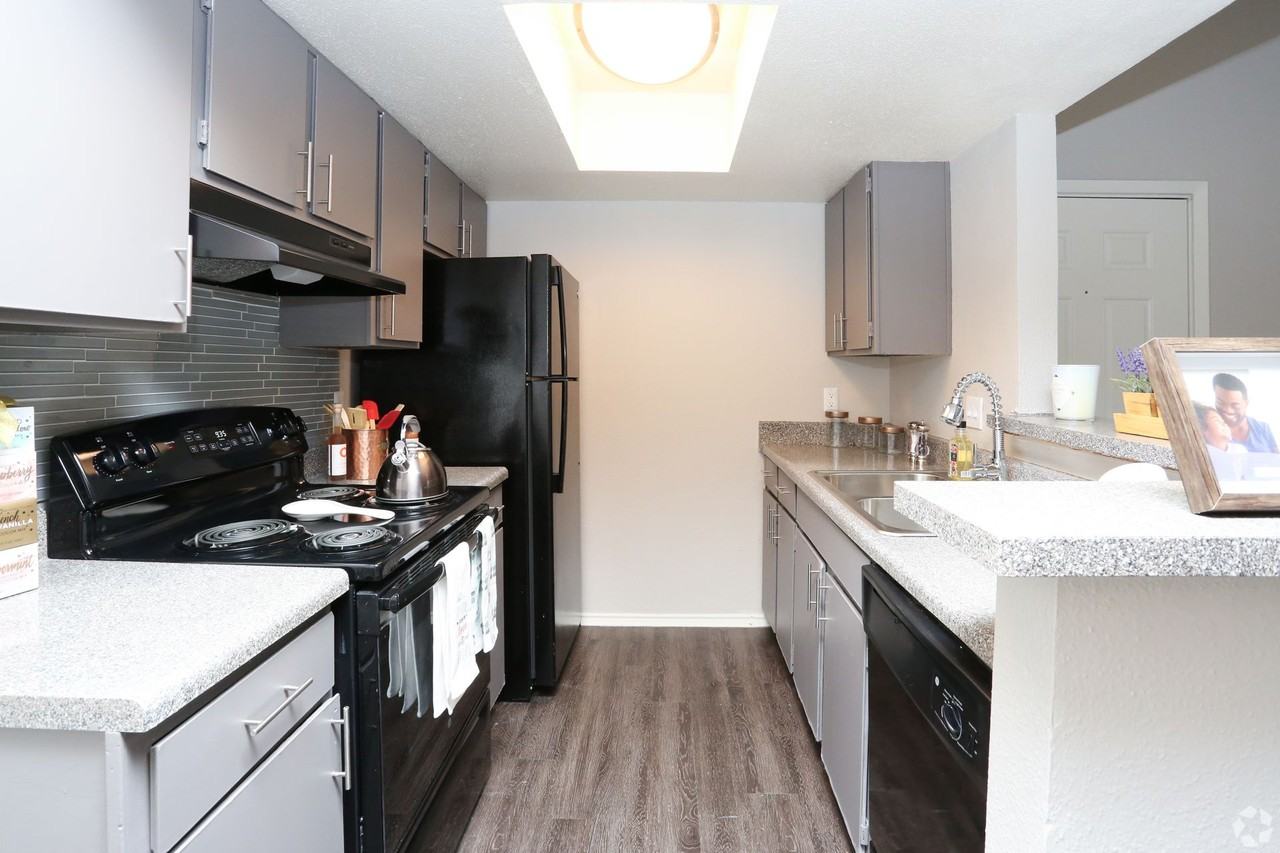 502 North - Move in Today! - Photo 4 of 50