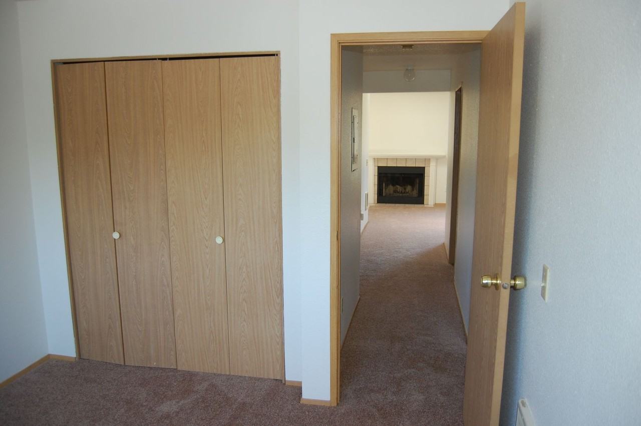 The Mountains Apartment Complex - Photo 5 of 16