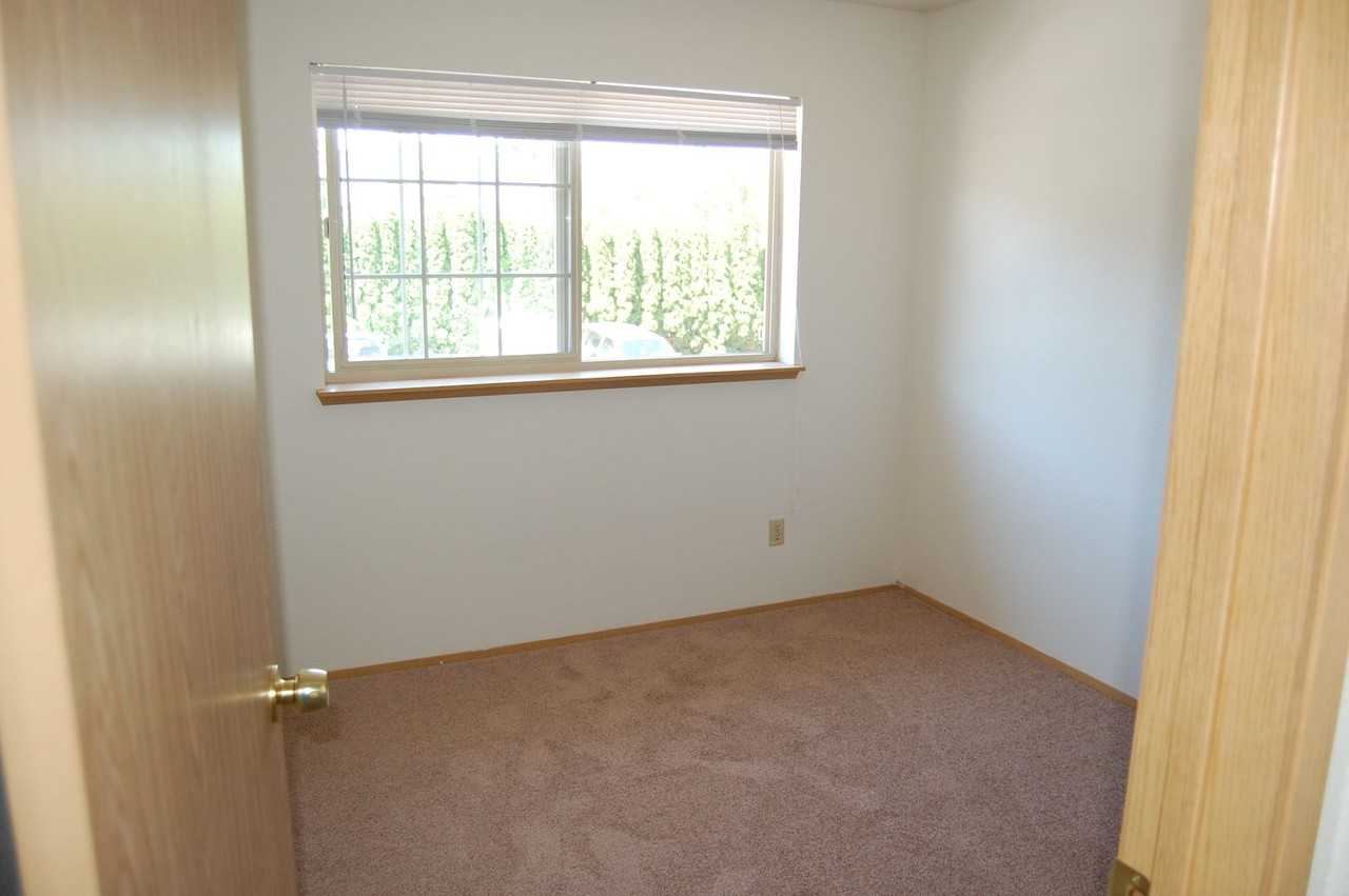 The Mountains Apartment Complex - Photo 7 of 16